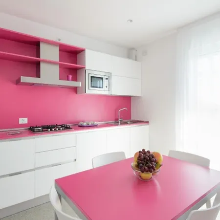 Apartment Colorful In Lignano